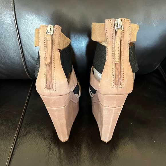 NEW L.A.M.B. Strappy suede platform wedge - Picture 3 of 8